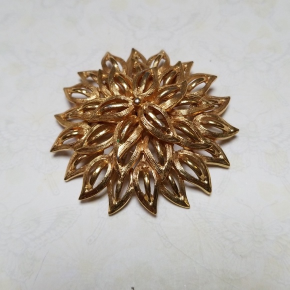 Vintage Signed Roget TM Large Gold Tone Metal Flower Brooch Pin - Picture 9 of 12